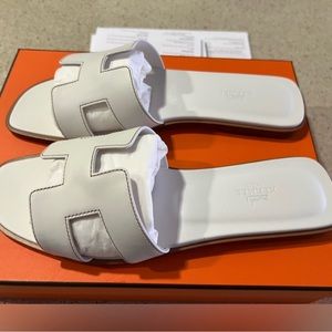 White Hermes Ora Sandals